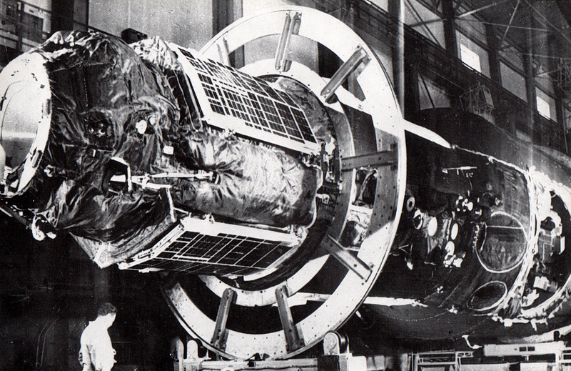 Illustration for article titled Rare Photos Of The Soviet Space Program From Gagarin To Intercosmos